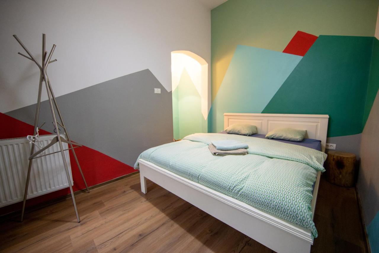 Hostel Cornel Тимишоара Екстериор снимка
